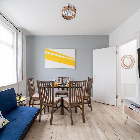 Modern 2 Bed East London Home By Rebby Properties Sleeps 5 Near Canning Town Station ภายนอก รูปภาพ