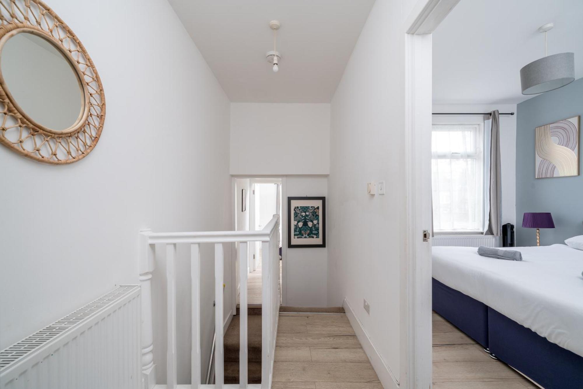 Modern 2 Bed East London Home By Rebby Properties Sleeps 5 Near Canning Town Station ภายนอก รูปภาพ