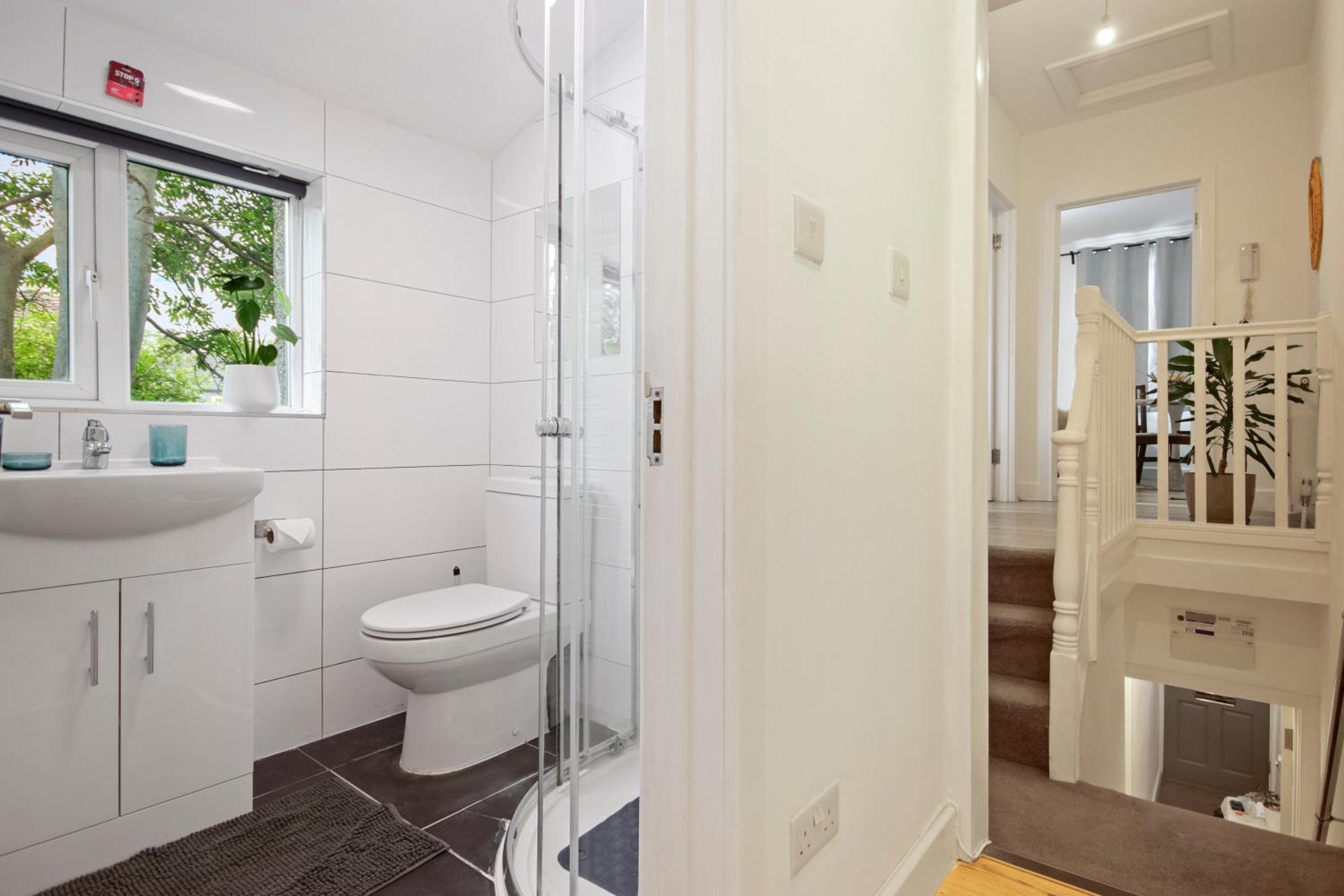 Modern 2 Bed East London Home By Rebby Properties Sleeps 5 Near Canning Town Station ภายนอก รูปภาพ