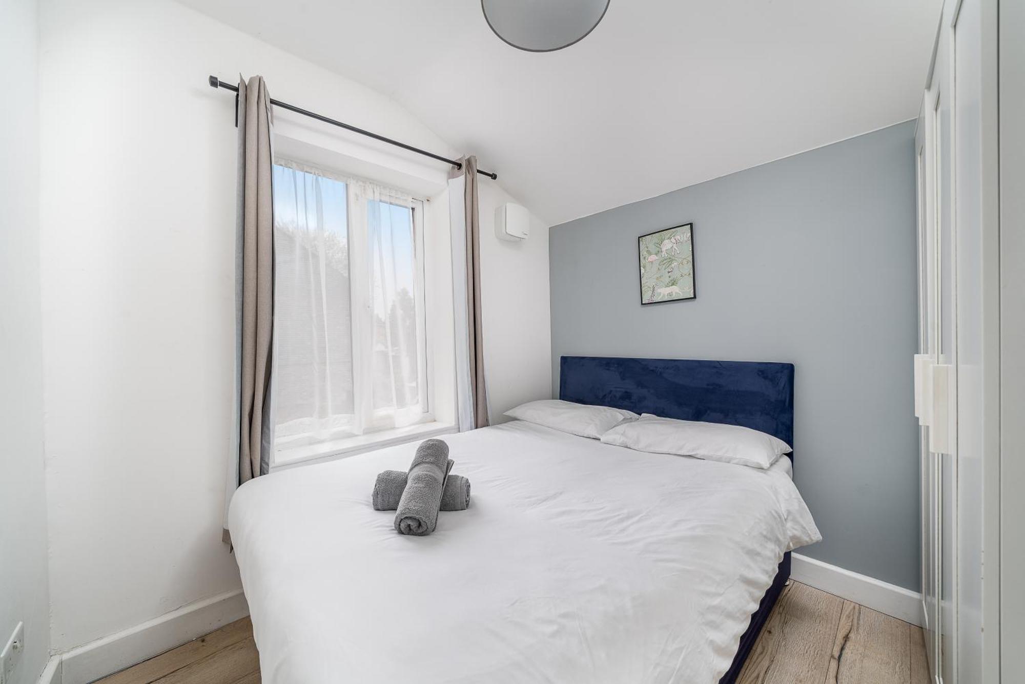 Modern 2 Bed East London Home By Rebby Properties Sleeps 5 Near Canning Town Station ภายนอก รูปภาพ